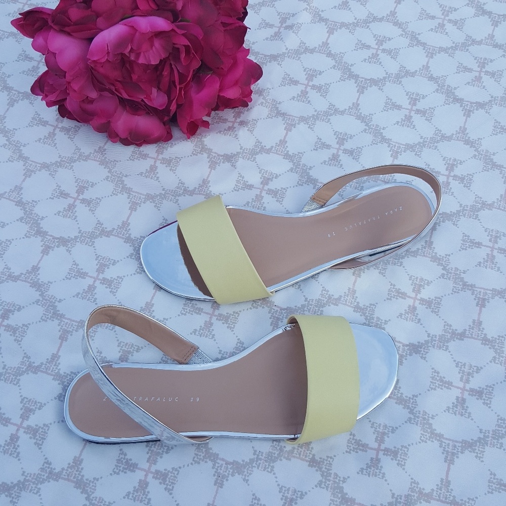 Zara  size 9 women's flat sandals